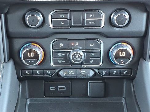 Used 2023 Chevrolet Suburban Premier w/ Advanced Technology Package image 40