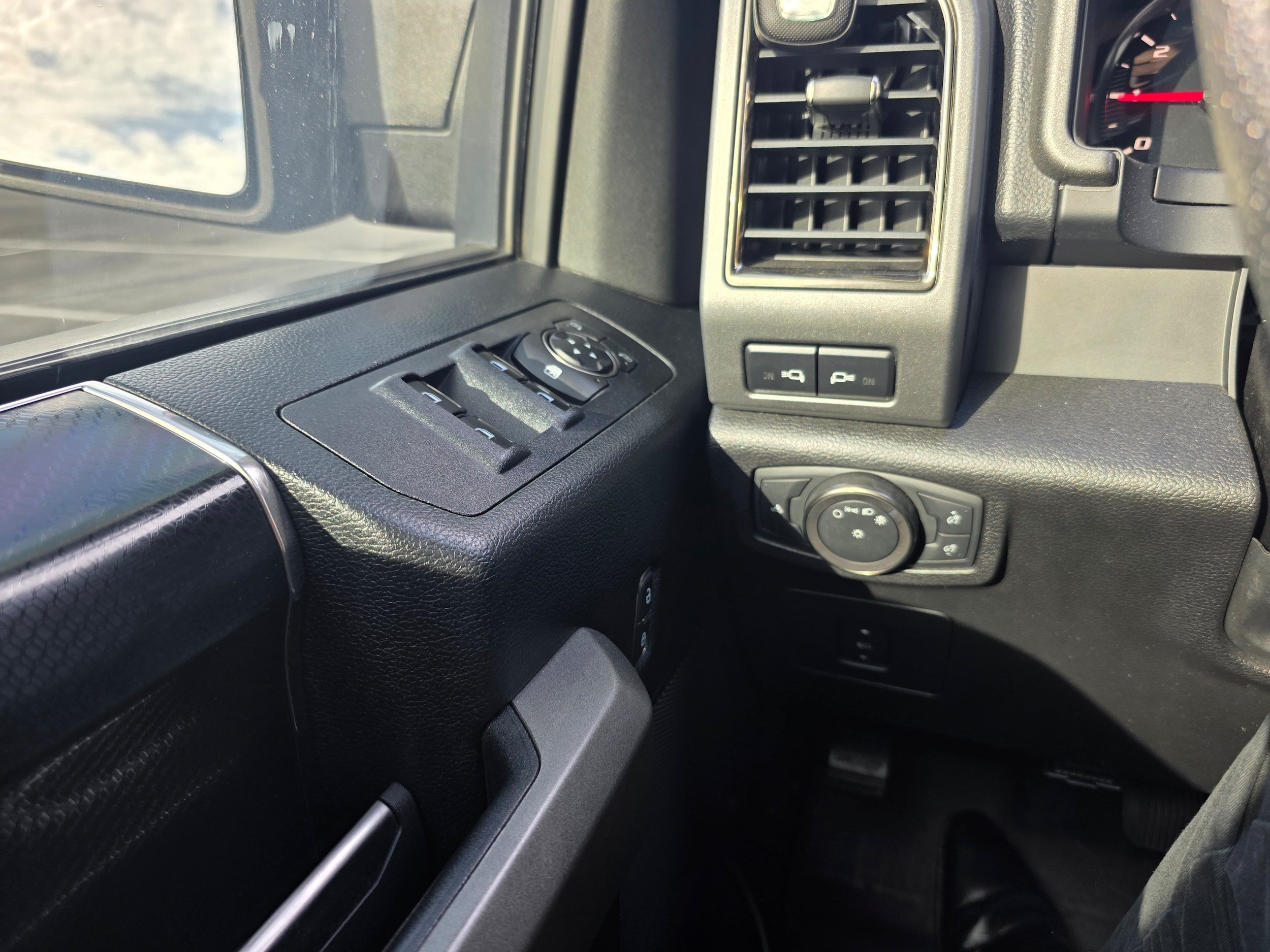 Used 2018 Ford F150 Raptor w/ Equipment Group 801A Mid AWD/4WD image 18