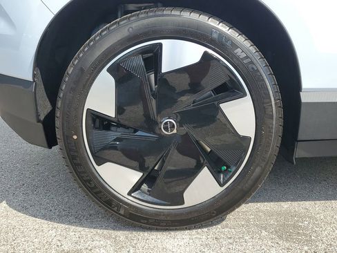 New 2025 Volvo EX30 Plus w/ Protection Package Premier image 3