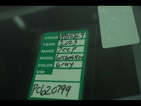 Used 2023 Jeep Grand Cherokee Limited w/ Black Appearance Package AWD/4WD image 33