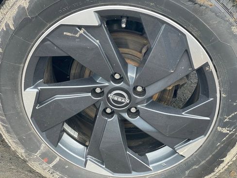 Certified 2025 Nissan Rogue SV image 29