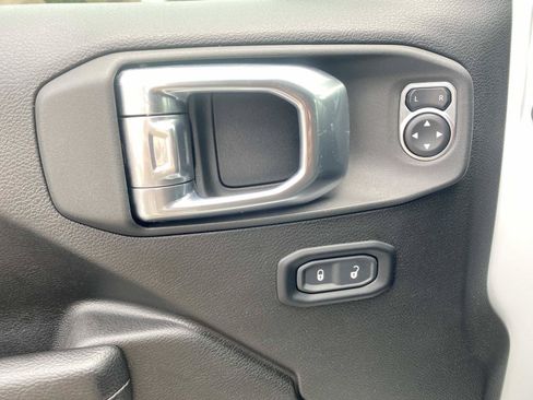 Used 2024 Jeep Wrangler Unlimited AWD/4WD image 22