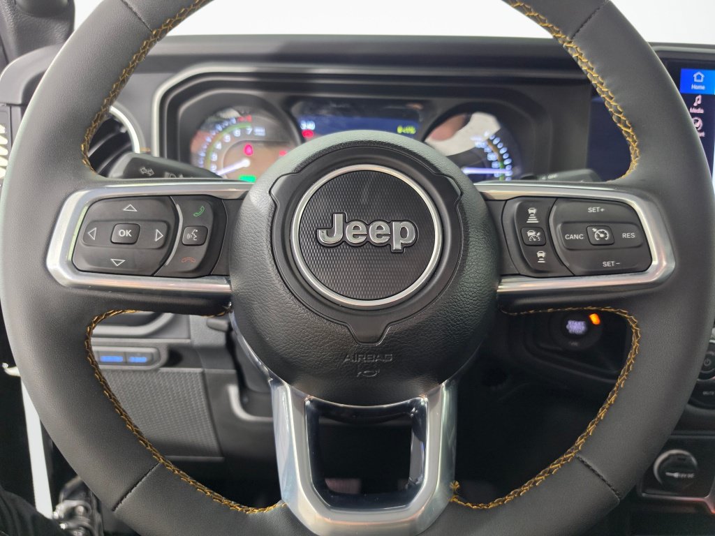 Used 2024 Jeep Wrangler Unlimited Sahara AWD/4WD image 14
