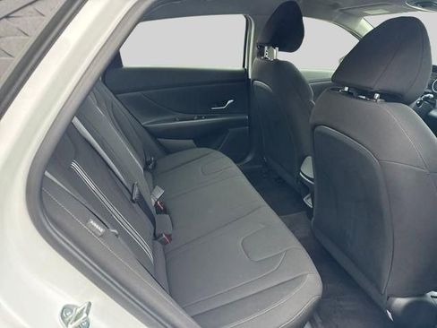 Used 2024 Hyundai Elantra SEL FWD image 18
