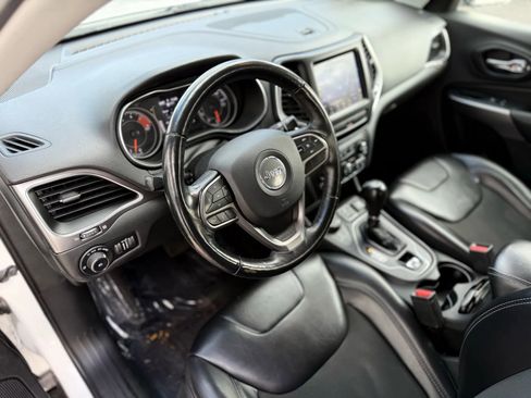 Used 2019 Jeep Cherokee Latitude Plus w/ Cold Weather Group image 13