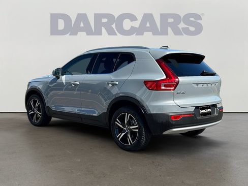 Used 2025 Volvo XC40 B5 Core AWD/4WD image 3