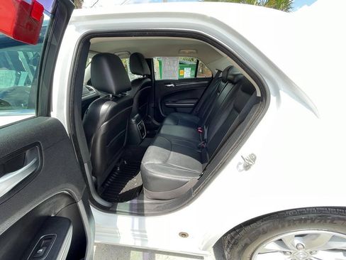 Used 2015 Chrysler 300 Limited RWD image 5