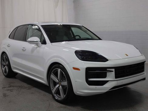 New 2025 Porsche Cayenne GTS image 13