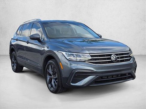 Used 2023 Volkswagen Tiguan SE FWD image 3