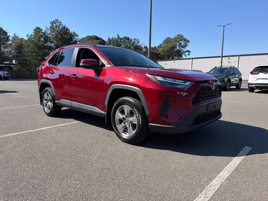 Used 2022 Toyota RAV4 XLE AWD/4WD image 4