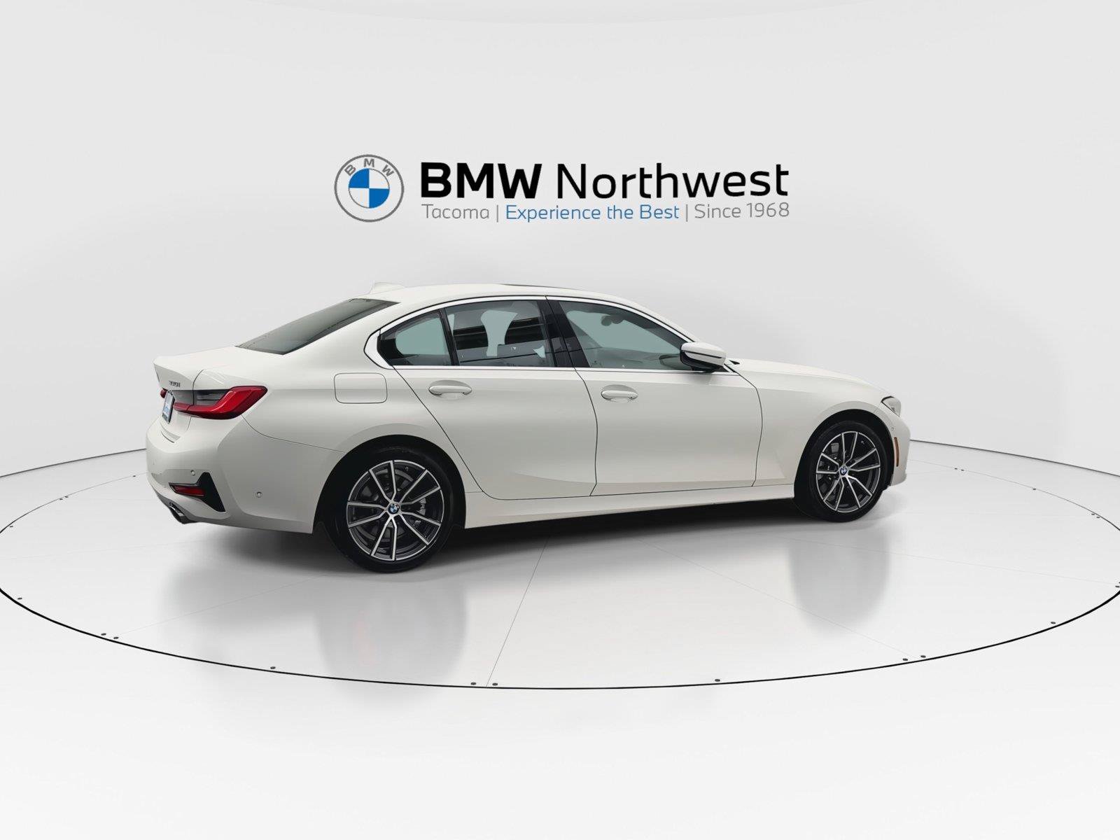 Used 2021 BMW 330i xDrive Sedan w/ Premium Package AWD/4WD image 4