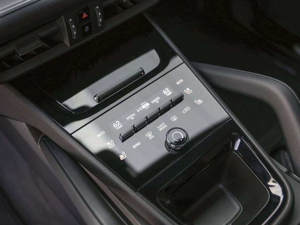 Certified 2026 Porsche Cayenne AWD/4WD image 24