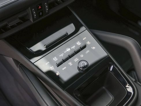 Certified 2026 Porsche Cayenne AWD/4WD image 24