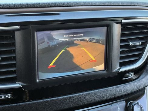 Used 2023 Chrysler Voyager LX image 21