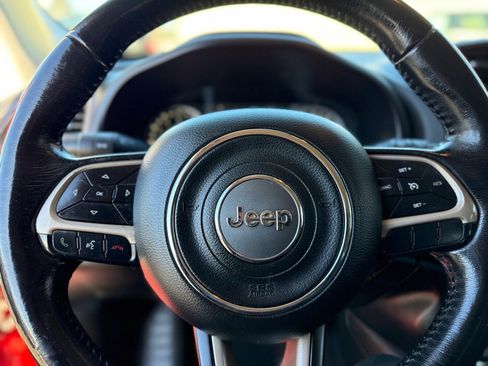 Used 2016 Jeep Renegade Latitude AWD/4WD image 30