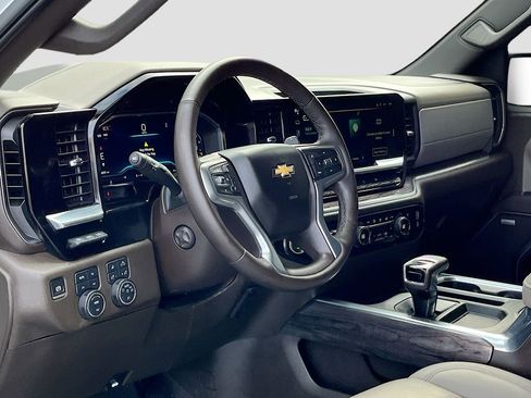 Used 2025 Chevrolet Silverado 1500 LTZ w/ Technology Package AWD/4WD image 9