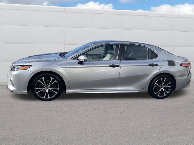 Used 2020 Toyota Camry SE w/ Convenience Package FWD image 2
