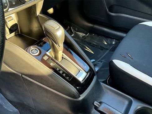 Used 2022 Nissan Versa SV image 16