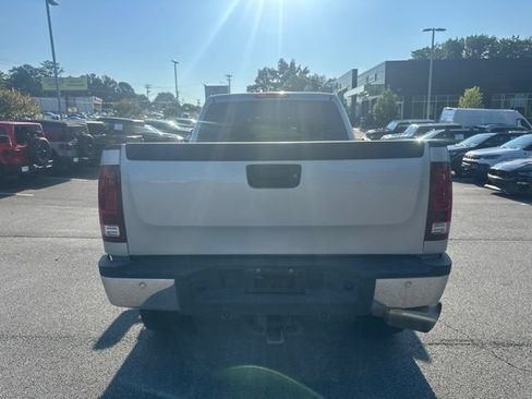 Used 2011 GMC Sierra 2500 SLE w/ SLE Preferred Package AWD/4WD image 4