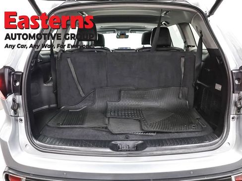 Used 2019 Toyota Highlander Limited w/ Carpet Mat Package (TMS) image 9
