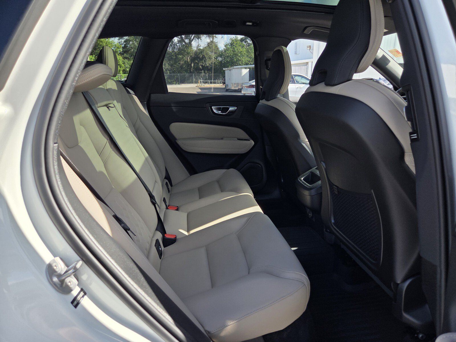 Used 2026 Volvo XC60 B5 Plus w/ Protection Package Premier AWD/4WD image 16