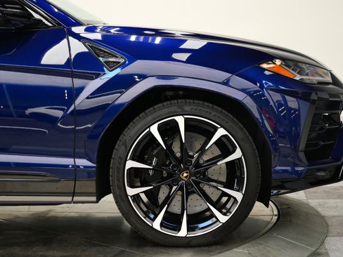 Used 2022 Lamborghini Urus AWD/4WD image 54