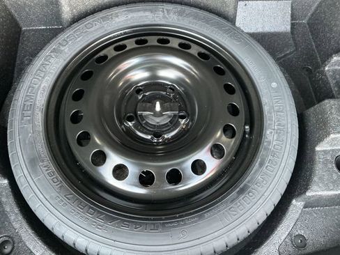 Used 2023 Buick Envision Essence image 40