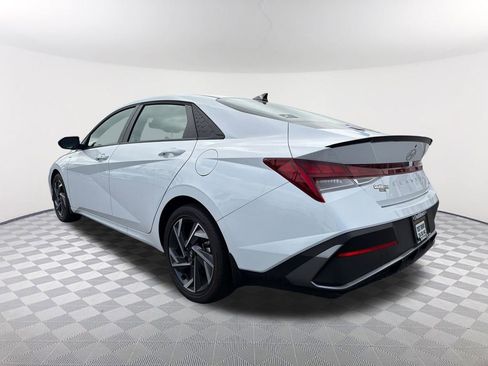 Used 2025 Hyundai Elantra SEL image 7