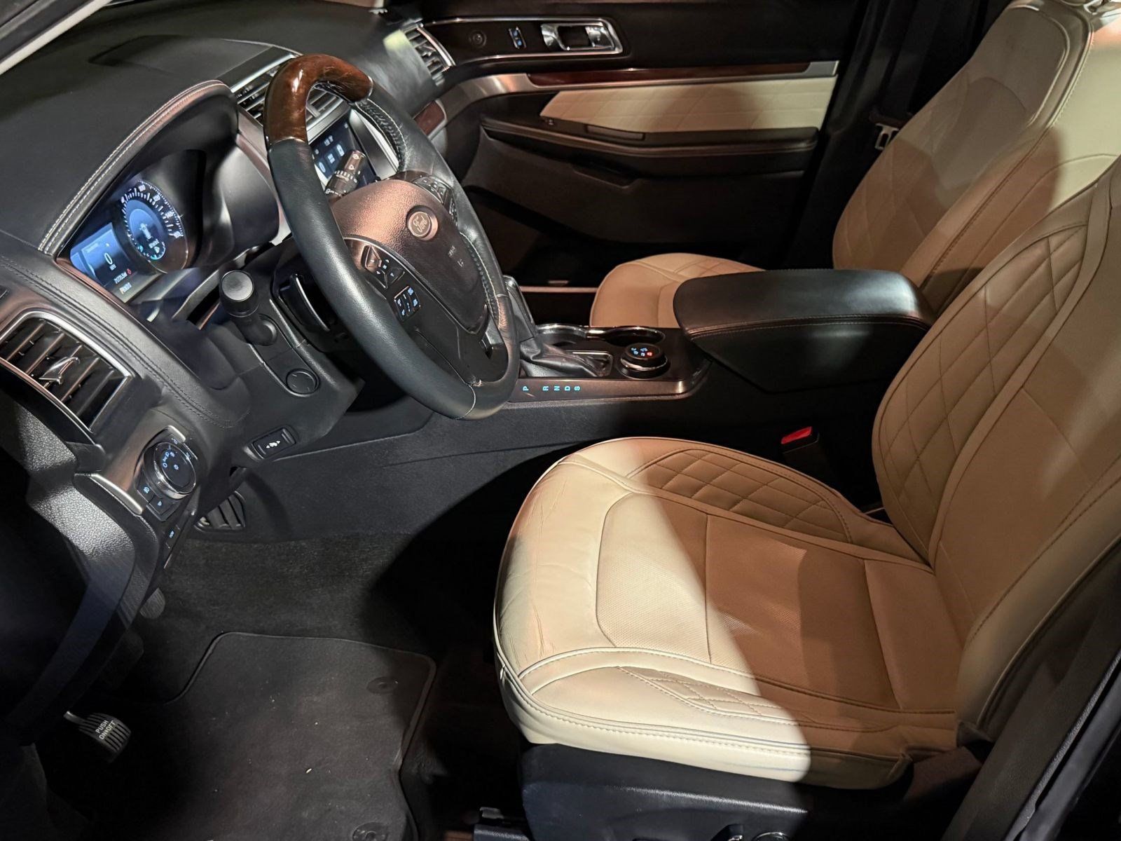 Used 2017 Ford Explorer Platinum AWD/4WD image 5