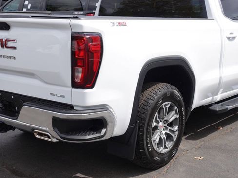 Used 2023 GMC Sierra 1500 SLE w/ X31 Off-Road Package AWD/4WD image 11
