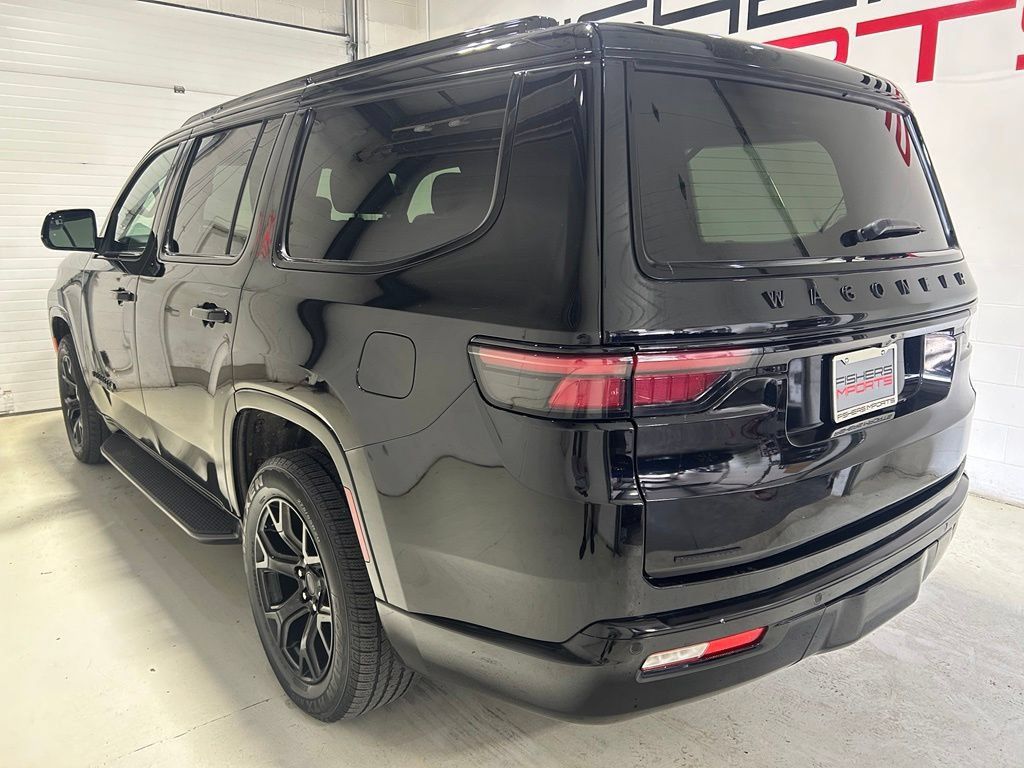 Used 2023 Jeep Wagoneer Series II AWD/4WD image 5