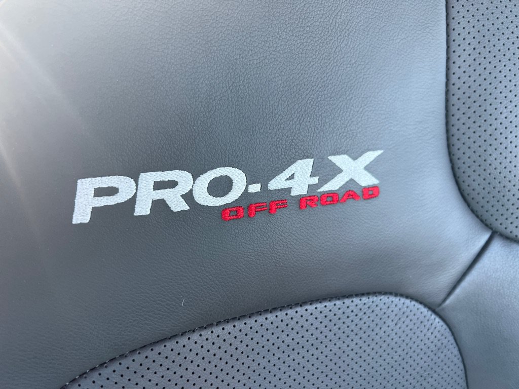 Used 2012 Nissan Xterra PRO-4X w/ Pro-4x Leather Pkg AWD/4WD image 12
