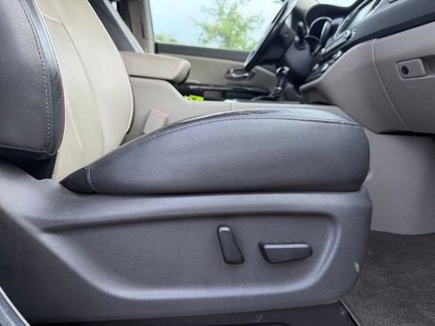 Used 2015 Kia Sedona SX FWD image 32