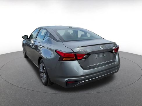 Used 2025 Nissan Altima 2.5 SV image 11
