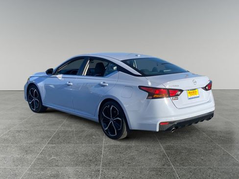 Used 2024 Nissan Altima 2.5 SR FWD image 3