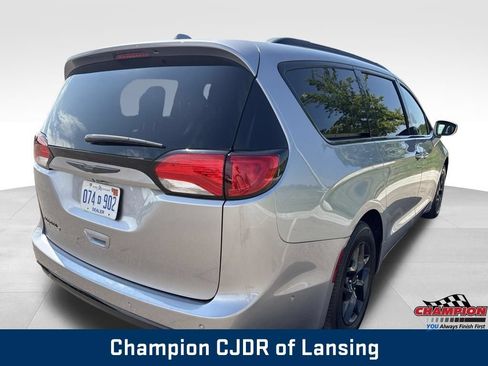 Used 2020 Chrysler Pacifica Touring-L w/ Advanced Safetytec Group FWD image 6