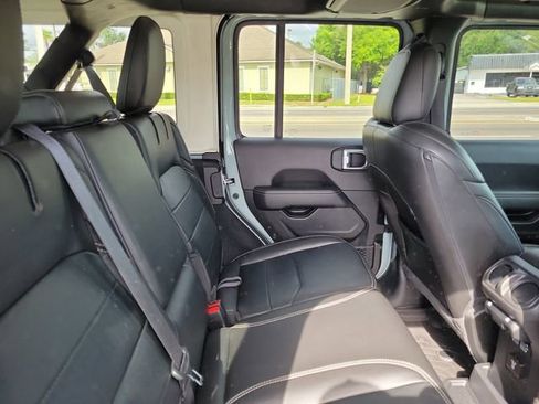 Used 2023 Jeep Wrangler Unlimited Sahara AWD/4WD image 31