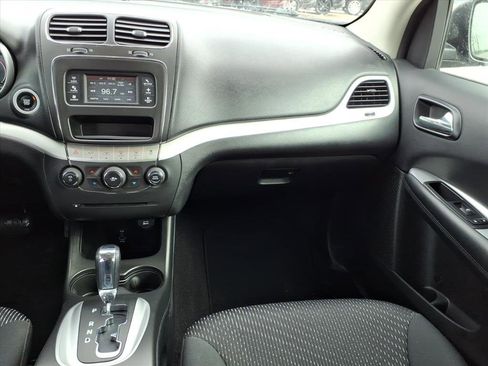 Used 2017 Dodge Journey SE image 7