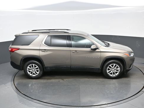 Used 2020 Chevrolet Traverse LT image 39