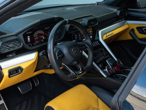 Used 2020 Lamborghini Urus image 10
