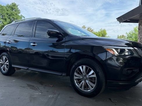 Used 2019 Nissan Pathfinder SV image 12