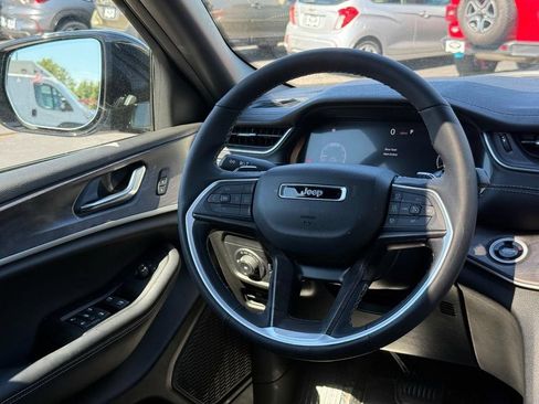 Used 2025 Jeep Grand Cherokee L Limited w/ Luxury Tech Group II AWD/4WD image 12