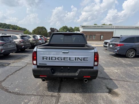 Used 2025 Honda Ridgeline Black Edition image 7
