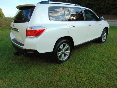 Used 2012 Toyota Highlander Limited w/ Tow Pkg FWD image 3