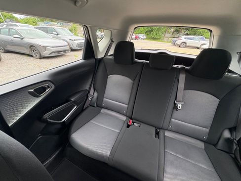Used 2025 Kia Soul LX w/ LX Technology Package FWD image 37