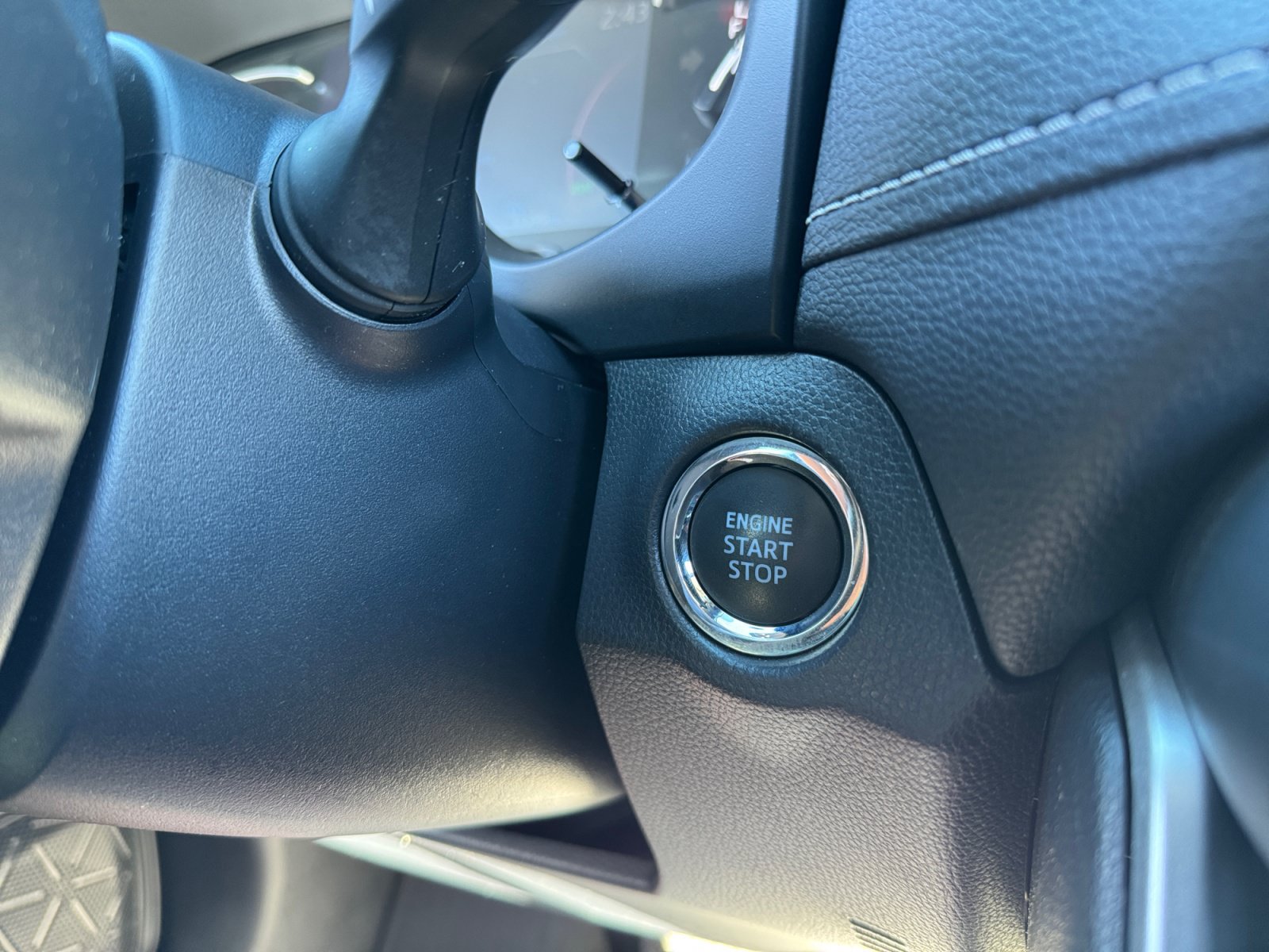 Used 2019 Toyota RAV4 Limited AWD/4WD image 7