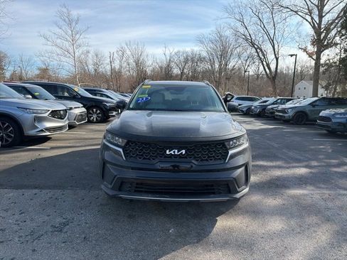 Used 2023 Kia Sorento S w/ Panoramic Sunroof Package image 3