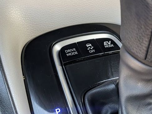 Used 2024 Toyota Corolla LE w/ LE Convenience Package image 17