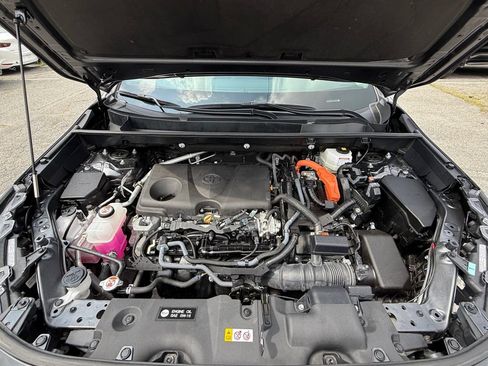 Used 2025 Toyota RAV4 XLE AWD/4WD image 25