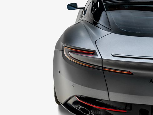 Used 2024 Aston Martin DB12 Coupe RWD image 26